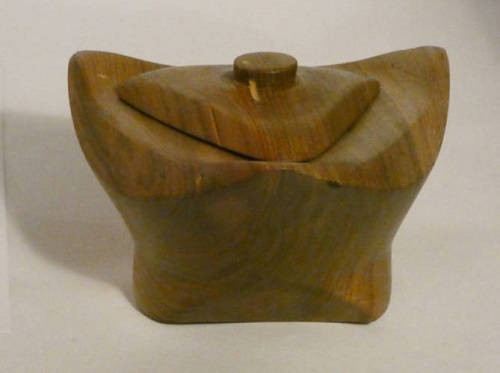 3 cornered bowl with lid